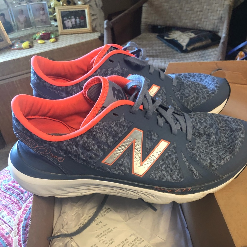 Women’s New Balance 690v4